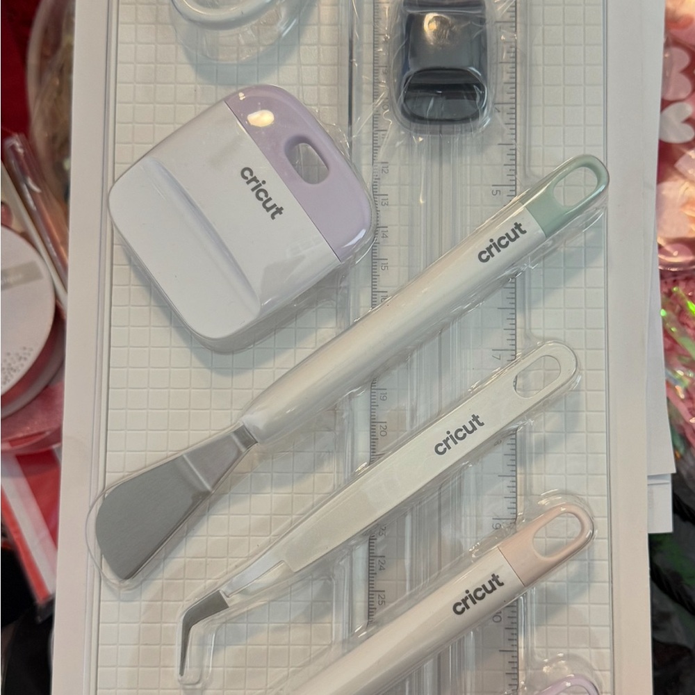 Cricut Crafting Tool Set - White and Gray